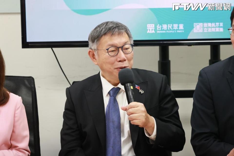 柯文哲指出，這種惡風要遏止，先報一篇新聞然後裡面很多似是而非的內容，晚上Call in節目吵一吵把它鬧大。（圖／民眾黨）