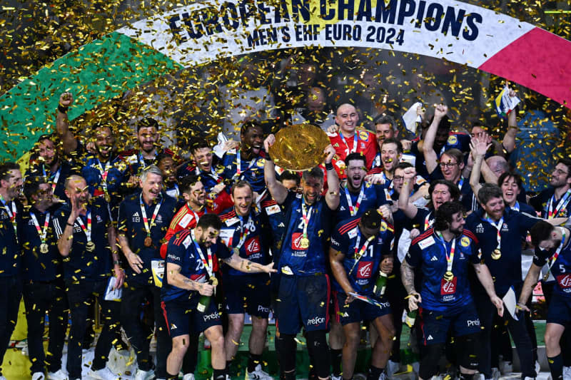 France's Luka Karabatić (C) lifts the trophy during the 2024 EHF European Men's Handball Final Match France vs. Denmark ceremony held at LANXESS Arena. Federico Gambarini/DPA