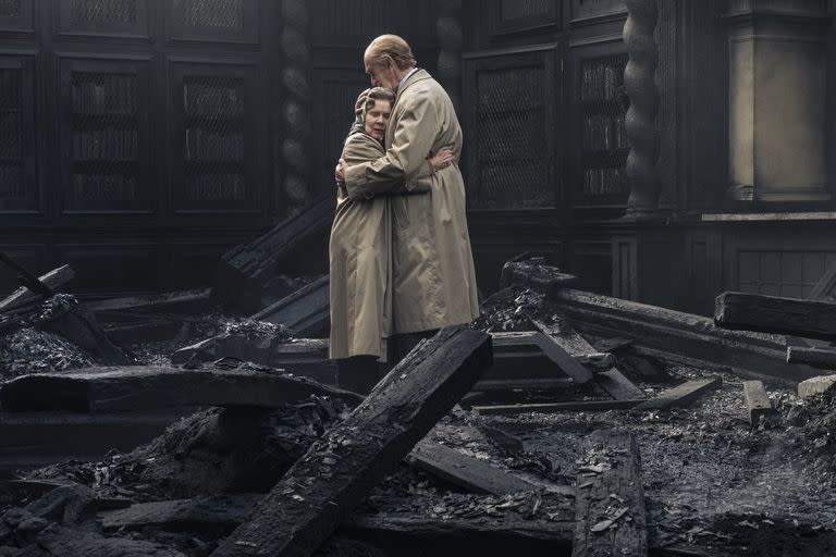 Imelda Staunton y Jonathan Pryce como Isabel II y el príncipe Felipe en la quinta temporada de The Crown