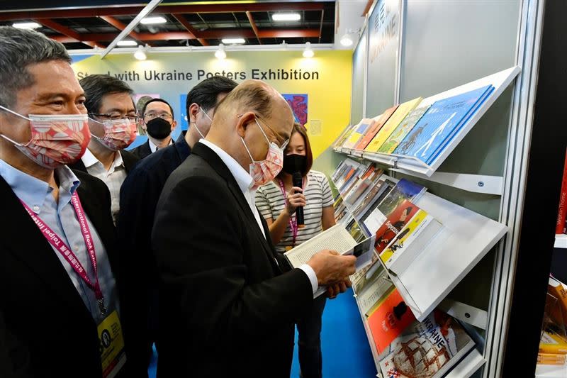 行政院長蘇貞昌今（5）日參觀「2022台北國際書展」。（圖／行政院提供)