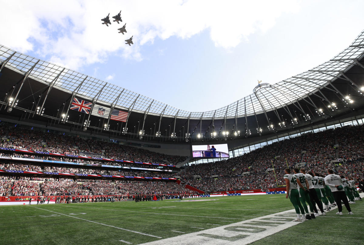 Falcons get hype for Jaguars game in London