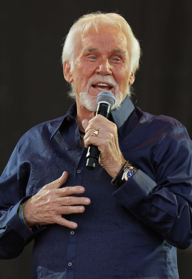 Kenny Rogers dies