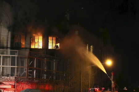 Flames rise from Saudi Arabia's embassy during a demonstration in Tehran January 2, 2016. Iranian protesters stormed the Saudi Embassy in Tehran early on Sunday morning as Shi'ite Muslim Iran reacted with fury to Saudi Arabia's execution of a prominent Shi'ite cleric. REUTERS/TIMA/Mehdi Ghasemi/ISNA