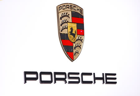 Stuttgarter Staatsanwälte durchsuchen Porsche-Büros in Zahlungsuntersuchung.