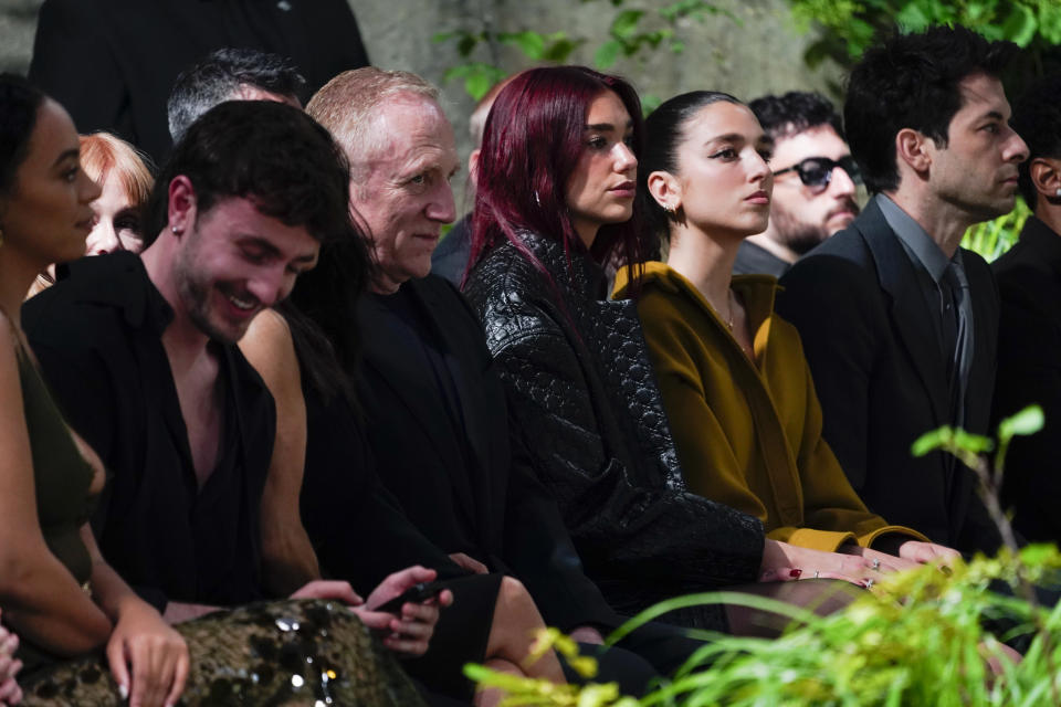 From second left, Paul Mescal, Selma Hayek, François-Henri Pinault and Dua Lipa attend the Gucci Cruise fashion show in London, Monday, May 13, 2024. (Photo by Alberto Pezzali/Invision/AP)