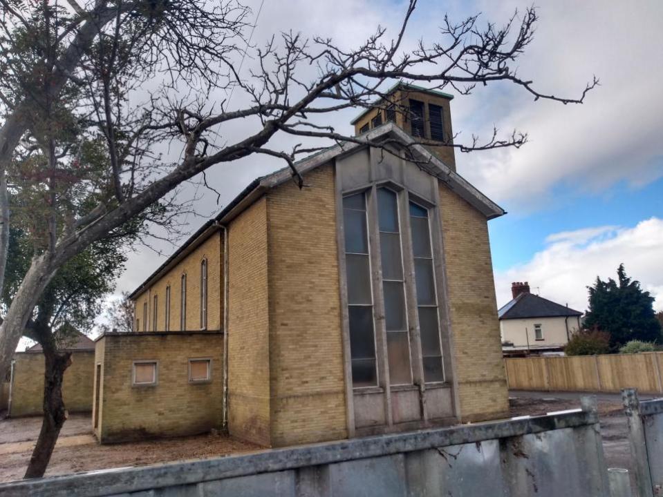 Daily Echo: A proposal to demolish the tower at St Jude's Church in Warren Avenue, Shirley, has been given the green light 