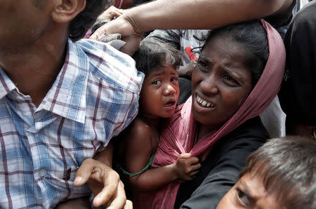 Rohingya refugees struggle to receive aid in Cox's Bazar, Bangladesh, September 23, 2017. REUTERS/Cathal McNaughton