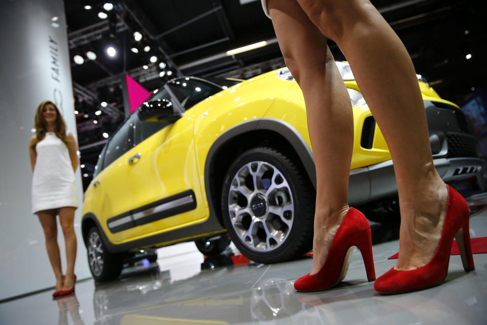 Models pose beside a Fiat 500L Trekking car during a media preview day at the Frankfurt motor show (IAA) September 10, 2013. The world's biggest auto show is open to the public September 14 -22. REUTERS/Kai Pfaffenbach (GERMANY - Tags: BUSINESS TRANSPORT)