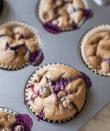 <p> Dans la famille « bouchées gourmandes qui calent jusqu’au déjeuner », on demande les muffins aux myrtilles. La bonne recette ? On mixe ensemble des dattes avec un peu d’eau bouillante jusqu’à obtenir une purée. On y ajoute des flocons d’avoine, de la farine, des œufs, du lait, de la levure, du bicarbonate, de l’extrait de vanille, de la cannelle, du sel, et on mixe jusqu’à obtenir un mélange homogène. On y intègre des myrtilles et on verse dans un moule à muffins, avant d’enfourner 20 à 25 mn à 180°C.<br> <br>Découvrir <a href="https://www.joyfullymad.com/healthy-no-sugar-added-blueberry-muffins/" rel="nofollow noopener" target="_blank" data-ylk="slk:la recette;elm:context_link;itc:0;sec:content-canvas" class="link "><b>la recette</b></a></p><br><br><a href="https://www.elle.fr/Elle-a-Table/Les-dossiers-de-la-redaction/Dossier-de-la-redac/Petit-dejeuner-sans-sucre#xtor=AL-541" rel="nofollow noopener" target="_blank" data-ylk="slk:Voir la suite des photos sur ELLE.fr;elm:context_link;itc:0;sec:content-canvas" class="link ">Voir la suite des photos sur ELLE.fr</a><br><h3> A lire aussi </h3><ul><li><a href="https://www.elle.fr/Elle-a-Table/Les-dossiers-de-la-redaction/Dossier-de-la-redac/Petit-dejeuner-ideal#xtor=AL-541" rel="nofollow noopener" target="_blank" data-ylk="slk:12 idées originales pour un petit-déjeuner idéal;elm:context_link;itc:0;sec:content-canvas" class="link ">12 idées originales pour un petit-déjeuner idéal </a></li><li><a href="https://www.elle.fr/Elle-a-Table/Les-dossiers-de-la-redaction/News-de-la-redaction/Les-nouveaux-codes-du-petit-dejeuner-2879844#xtor=AL-541" rel="nofollow noopener" target="_blank" data-ylk="slk:Quel petit-déjeuner pour bien démarrer la journée ?;elm:context_link;itc:0;sec:content-canvas" class="link ">Quel petit-déjeuner pour bien démarrer la journée ?</a></li><li><a href="https://www.elle.fr/Elle-a-Table/Idees-de-menus/Petit-dejeuner-sans-gluten#xtor=AL-541" rel="nofollow noopener" target="_blank" data-ylk="slk:26 bonnes idées de petit-déjeuner sans gluten;elm:context_link;itc:0;sec:content-canvas" class="link ">26 bonnes idées de petit-déjeuner sans gluten</a></li><li><a href="https://www.elle.fr/Elle-a-Table/Les-dossiers-de-la-redaction/News-de-la-redaction/Et-si-le-pain-etait-l-ingredient-minceur-de-notre-petit-dejeuner-3685946#xtor=AL-541" rel="nofollow noopener" target="_blank" data-ylk="slk:Et si le pain était l’ingrédient minceur de notre petit-déjeuner ?;elm:context_link;itc:0;sec:content-canvas" class="link ">Et si le pain était l’ingrédient minceur de notre petit-déjeuner ?</a></li><li><a href="https://www.elle.fr/Astro/Horoscope/Quotidien#xtor=AL-541" rel="nofollow noopener" target="_blank" data-ylk="slk:Consultez votre horoscope sur ELLE;elm:context_link;itc:0;sec:content-canvas" class="link ">Consultez votre horoscope sur ELLE</a></li></ul>