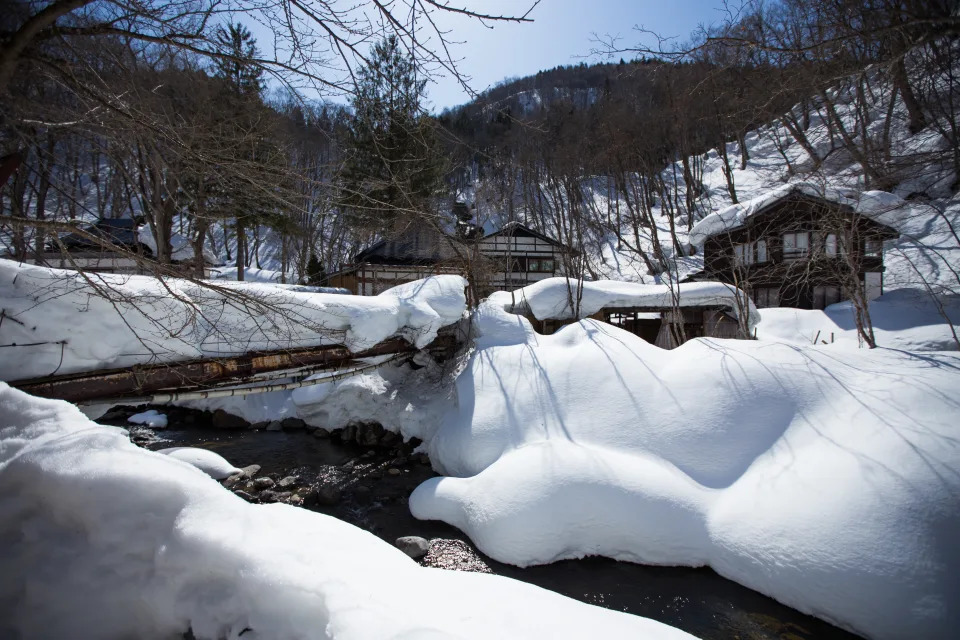 日本旅遊｜青森縣雪國絕景隱世燈火溫泉村民宿！零電子生活回歸簡樸感受溪間貫世界