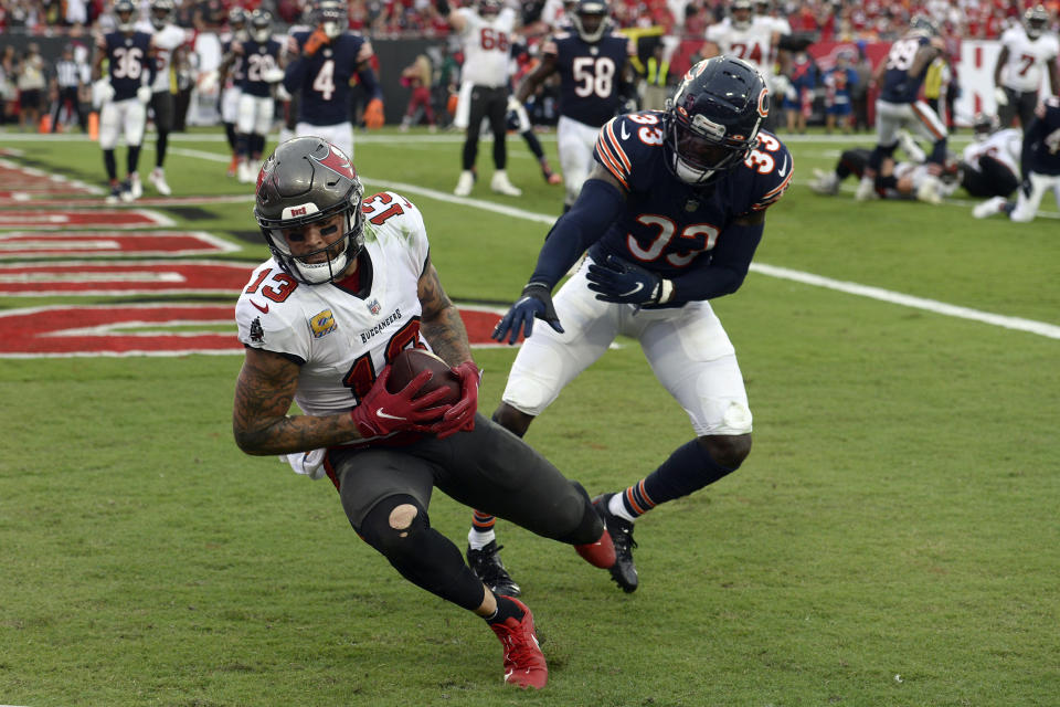 Tampa Bay Buccaneers wide receiver Mike Evans (13) beats Chicago Bears defensive back Jaylon Johnson (33) on a touchdown pass from quarterback Tom Brady during the first half of an NFL football game Sunday, Oct. 24, 2021, in Tampa, Fla. (AP Photo/Jason Behnken)