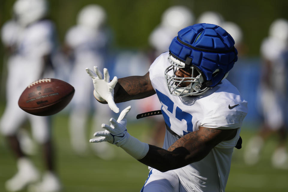 Indianapolis Colts linebacker Shaquille Leonard (53) makes a catch as he runs a drill during an NFL football joint practice with the Chicago Bears at the Colts' training camp in Westfield, Ind., Wednesday, Aug. 16, 2023. (AP Photo/Michael Conroy)