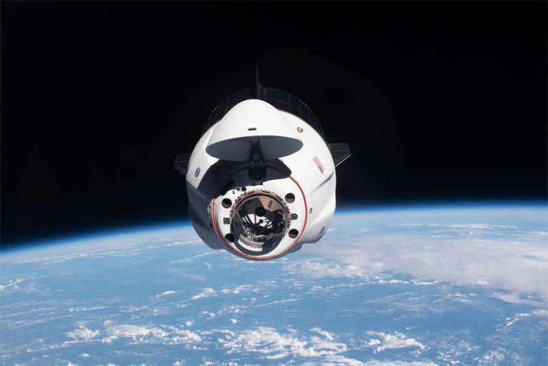 A SpaceX Crew Dragon capsule approaches the International Space Station, delivering four astronauts to the International Space Station. Houston-based Axiom is moving ahead with plans to launch four private citizens to the laboratory early next year aboard a Crew Dragon in the first fully commercial flight to the station. / Credit: NASA