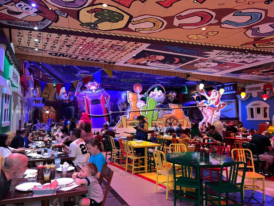 decorated dining room at roundup rodeo bbq at hollywood studios