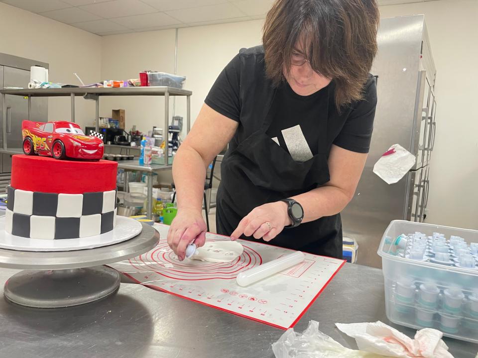 Bev Taylor decorating a cake order at Royal-T Cakery on Jan. 5, 2023. She and Al Taylor will film for the reality show "The Blox" in February.