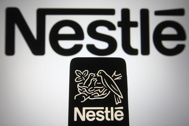 UKRAINE - 2021/03/30: In this photo illustration the Nestle logo is seen on a smartphone and a pc screen. (Photo Illustration by Pavlo Gonchar/SOPA Images/LightRocket via Getty Images)