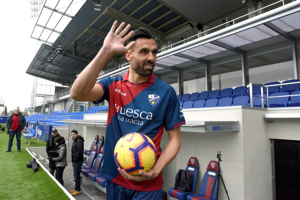 Enric Gallego, viste el uniforme del SD Huesca, fue fichado por el club aragonés en el mercado de invierno de la presente campaña y estará ligado al equipo hasta junio de 2022. – Foto: EFE/JAVIER BLASCO