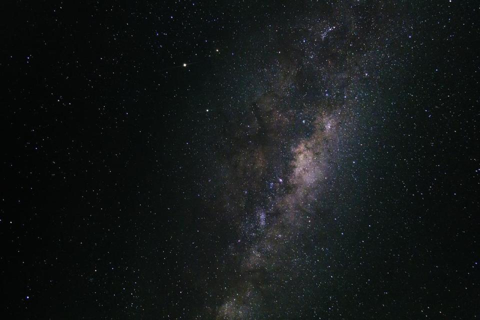 星空(Photo Credit:Pexels@pixabay.com, License CC0，圖片來源：https://pixabay.com/zh/photos/milky-way-nebula-space-stars-sky-1845068/)