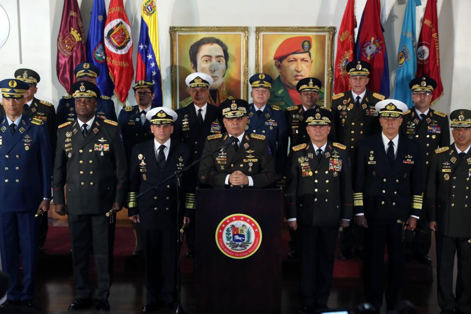 El ministro de Defensa, Vladimir Padrino López reclazó la proclamación del líder del Parlamento, Juan Guaidó, como “presidente encargado” del país, y consideró este hecho como un “evento reprochable” que acarrea una alta peligrosidad. (EFE/ Miguel Gutiérrez)