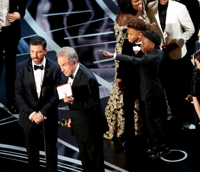 Jimmy Kimmel asks Warren Beatty "What did you do" when Beatty announced the wrong winner in 2017