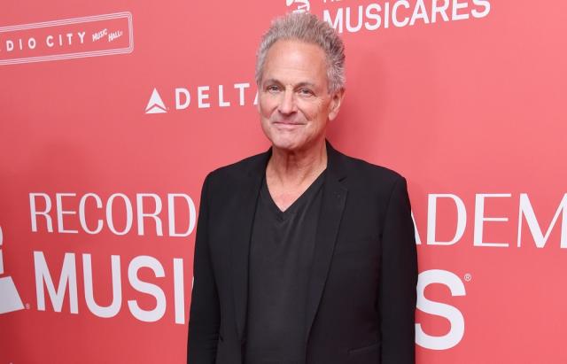 Lindsey Buckingham Fired by Fleetwood Mac