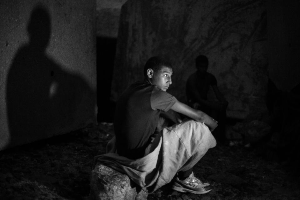 Moroccan boy on the breakwater next to Melilla´s harbor in 2014 (Photo: José Colón/MeMo for Yahoo News)