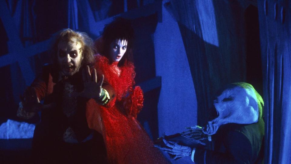 beetlejuice, from left michael keaton, winona ryder, tony cox, 1988 copy warner brothers courtesy everett collection