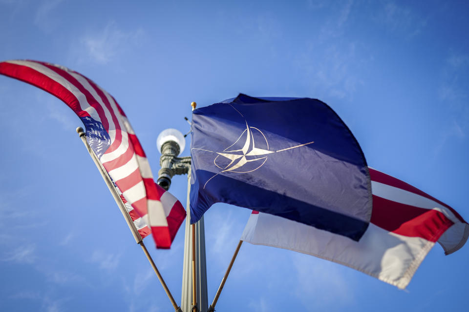 09 July 2024, USA, Washington: The US and NATO flags wave in the wind on a lamppost in front of the White House in the morning. The NATO summit begins with the celebrations to mark the 75th anniversary of the defense alliance. Photo by: Kay Nietfeld/picture-alliance/dpa/AP Images