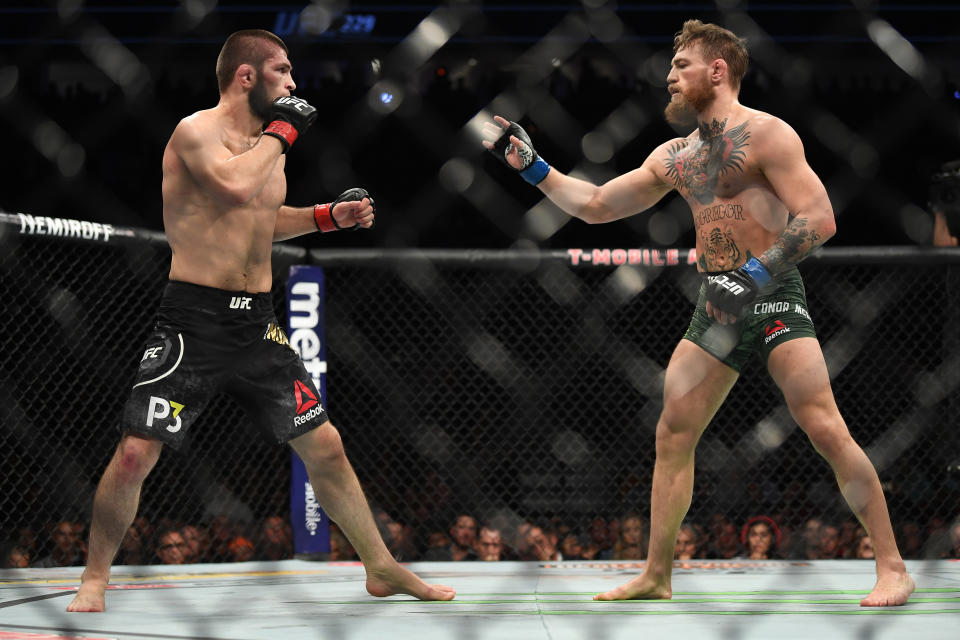 Khabib Nurmagomedov y Conor McGregor inmortalizaron un combate para la historia. Getty Images.