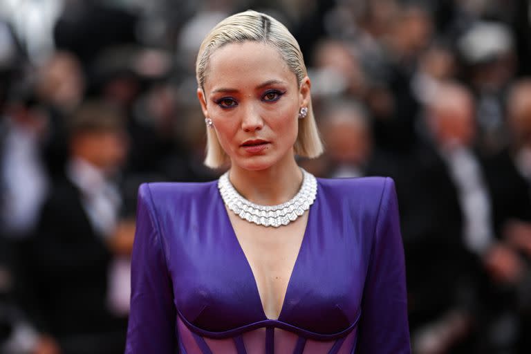 La actriz francesa Pom Klementieff, en un diseño con corset transparente de Versace