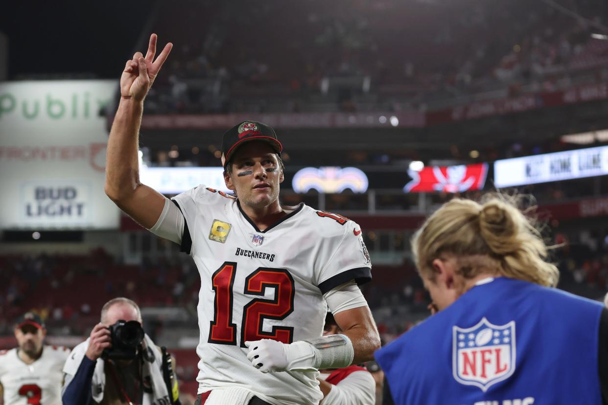 Tom Brady waves to the fans after the Buccaneers' win over the Rams.