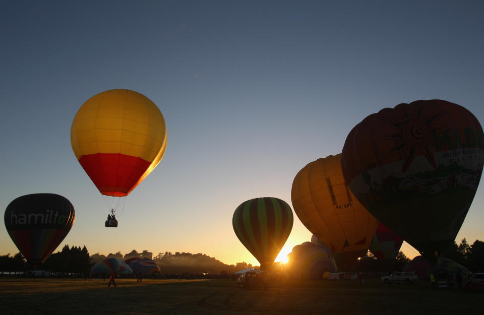 Treat a loved one to an unforgettable hot air balloon ride. [Photo: Getty]