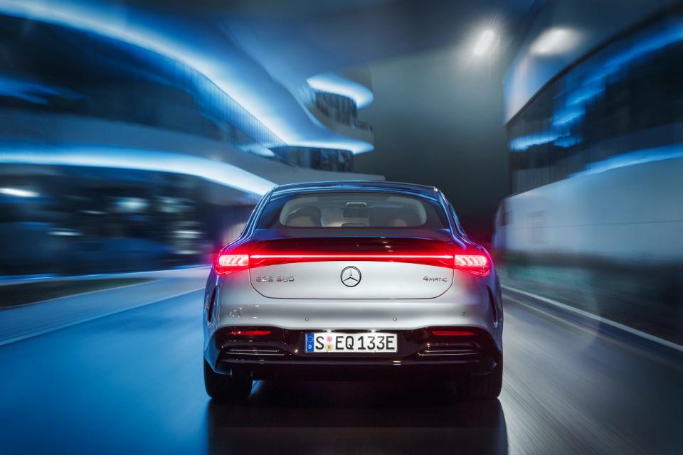 [EMBARGO 4/15 12pm ET DNP] 2022 Mercedes-Benz EQS.