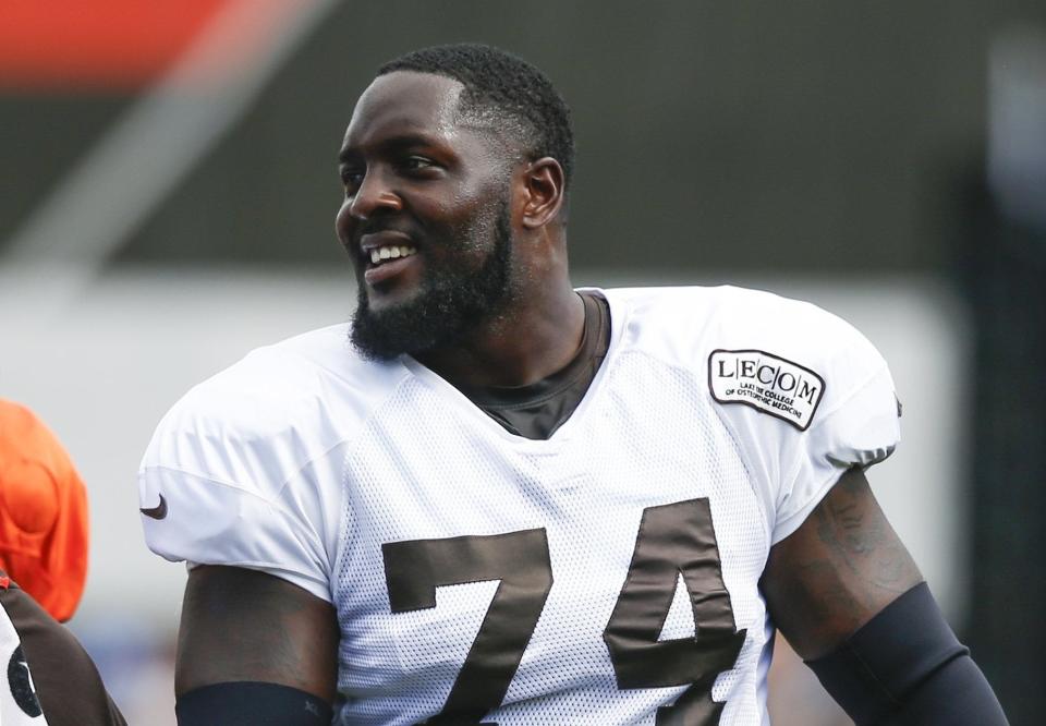 Browns offensive lineman Chris Hubbard hopes to help others by sharing his personal struggles with mental health. [Ron Schwane/Associated Press]