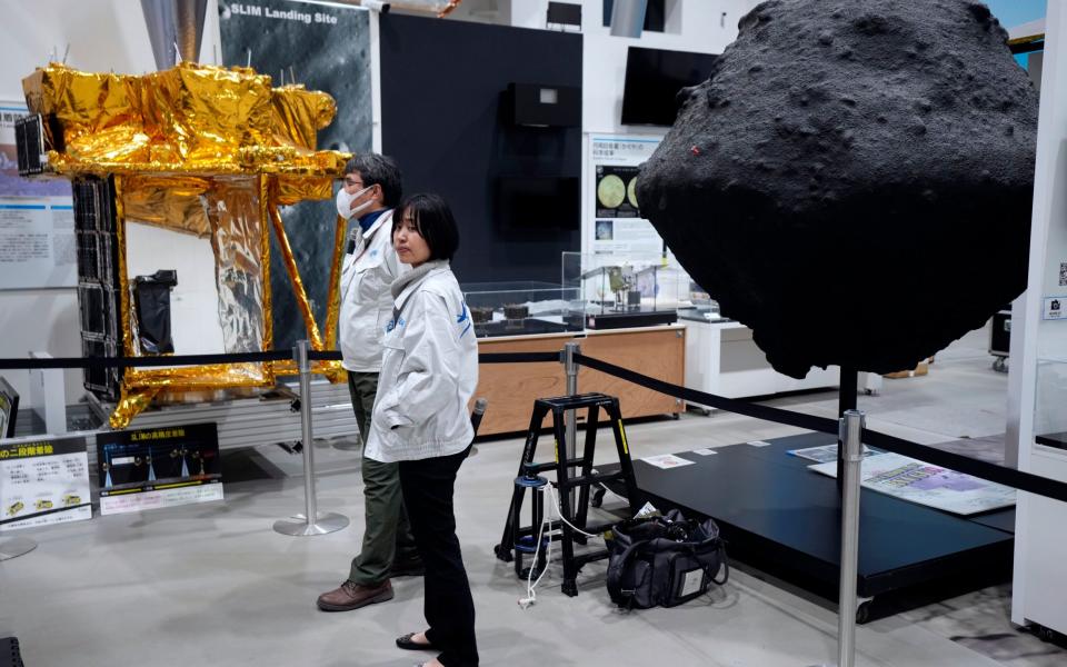 Staff of Japan Aerospace Exploration Agency prepare to watch a live streaming of the pinpoint moon landing operation