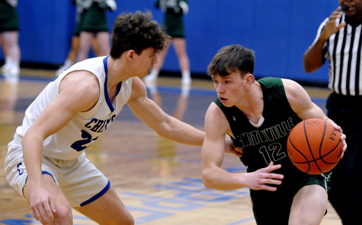 Smithville Carter Piatt drives on Chippewa Logan Toler.