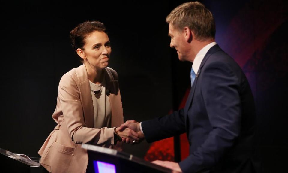 Labour leader Jacinda Ardern and prime minister and Bill English shake hands during the leaders debate. TVNZ)