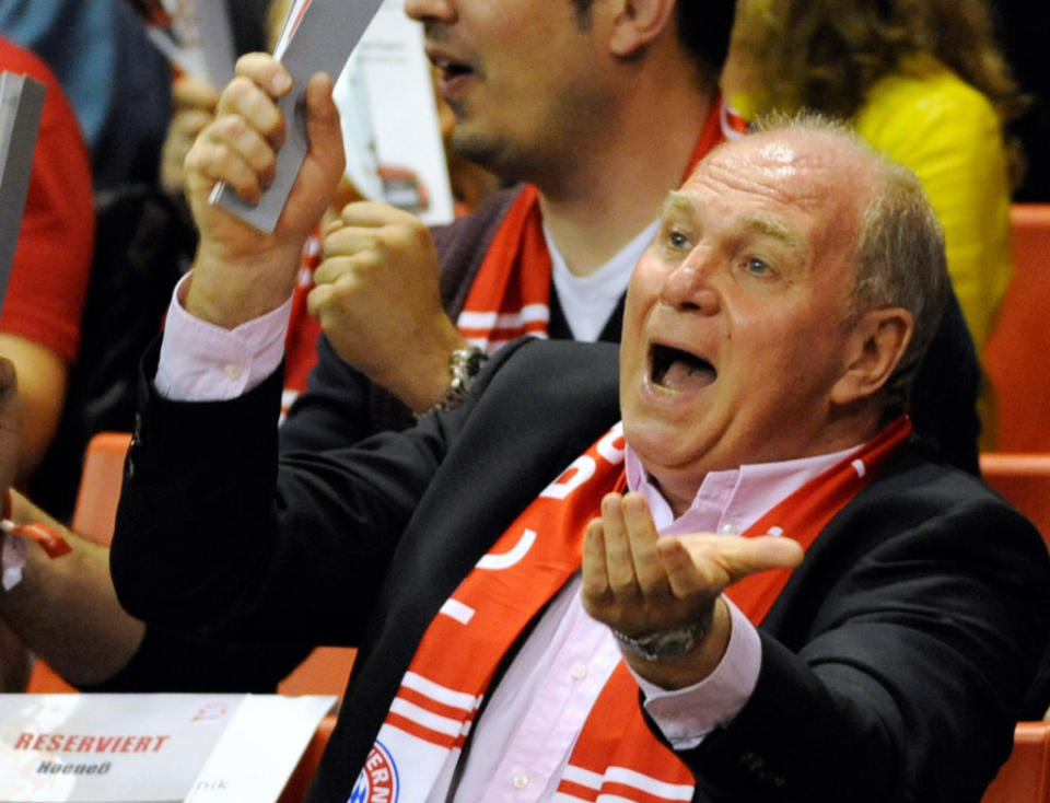 Auch im Basketball begann Hoeneß mit dem Aufbau eines Spitzenteams. Emotional jubelt er seitdem bei fast allen Heimspielen auf der Tribüne mit.