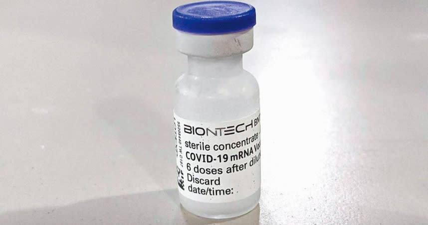 首批客製BNT疫苗瓶身。（圖／疫情指揮中心提供）