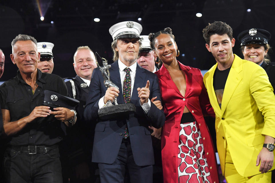 <p>Bruce Springsteen, Paul McCartney, Alicia Keys and Nick Jonas pose onstage during the Oct. 20 Robin Hood Benefit at New York City's Jacob Javits Center.</p>