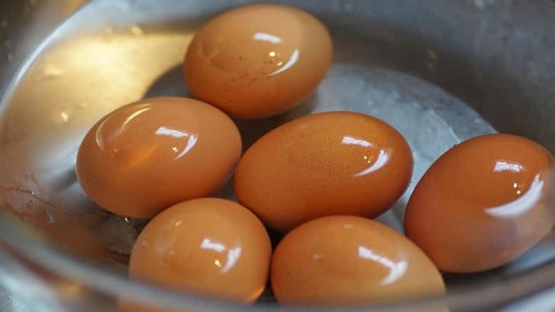 水煮蛋看似簡單的料理，但是烹煮學問可不少。（圖／翻攝自Pixabay）