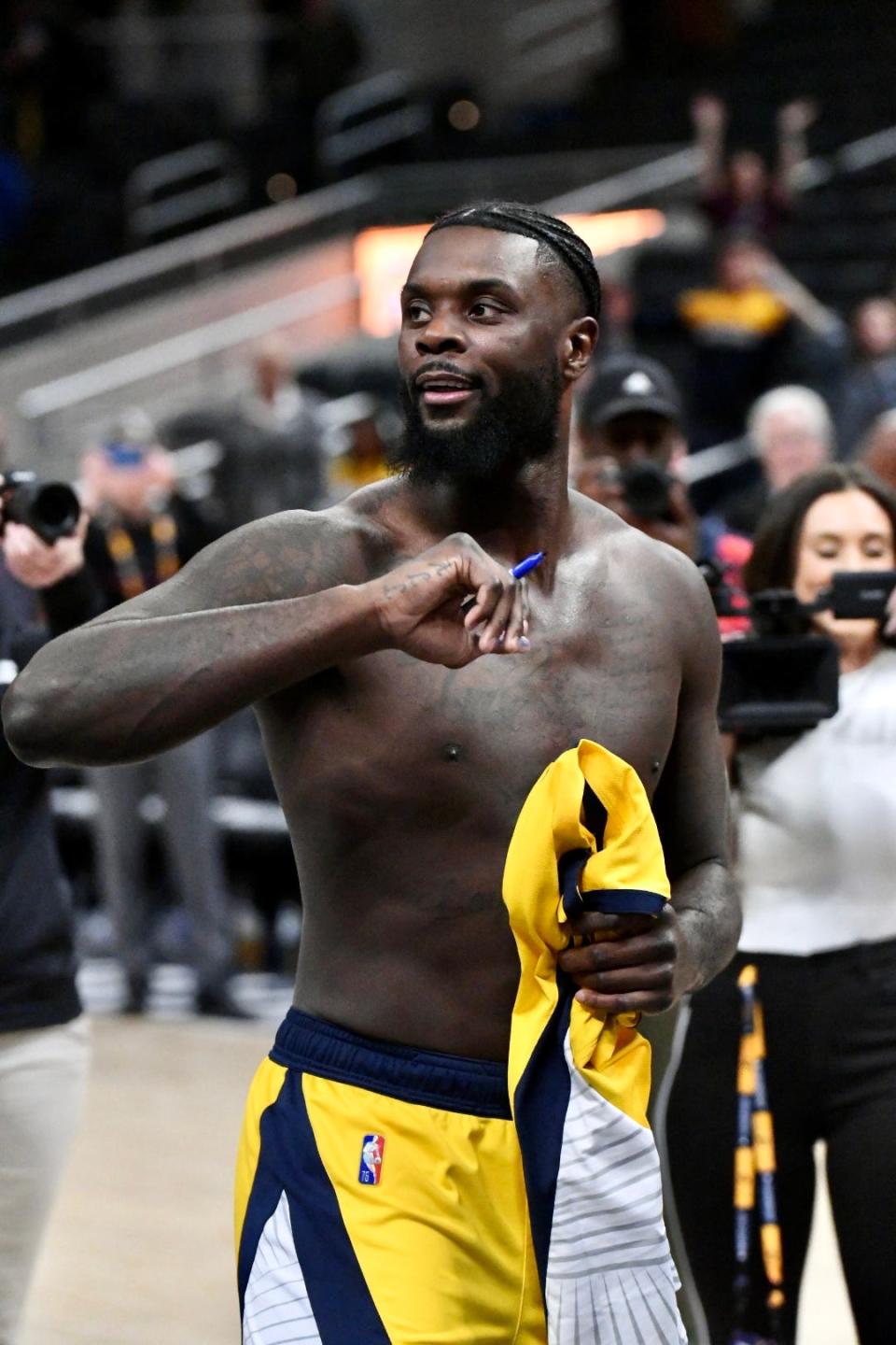 Lance Stephenson autographs and gives away his game-worn Pacers jersey after Indiana hosted Philadelphia at Gainbridge Fieldhouse in Indianapolis on April 5, 2022.