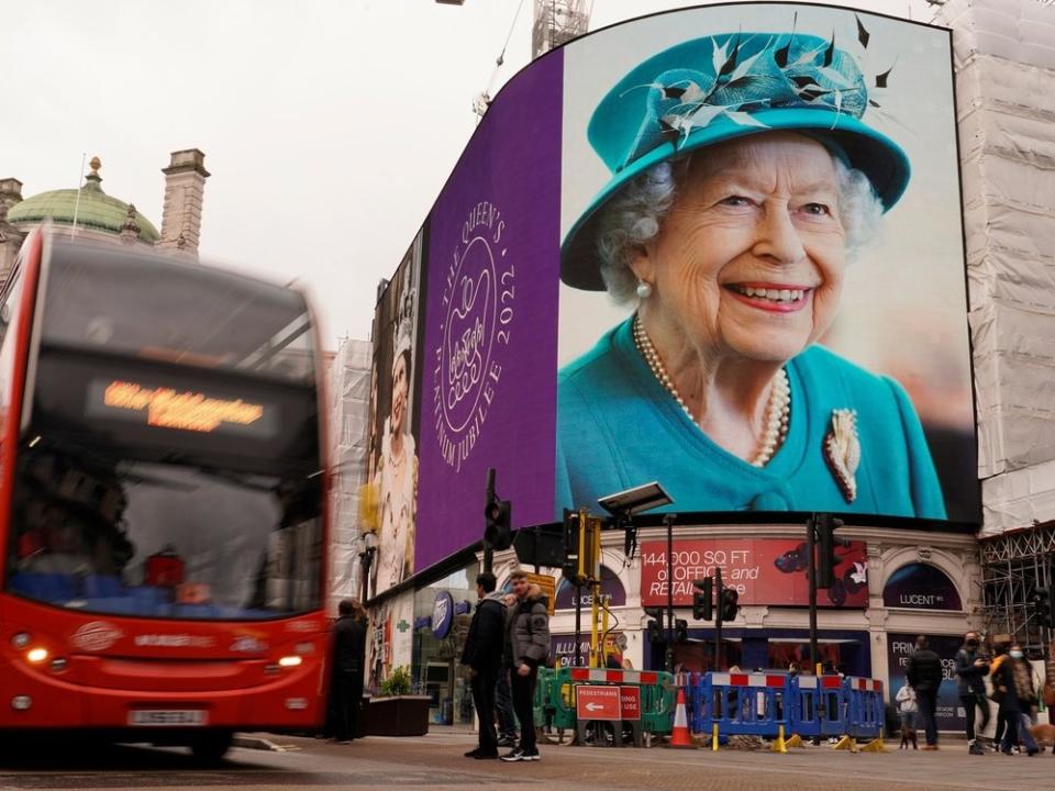 Das Thronjubiläum der Queen wird in London groß gefeiert - sehr groß. (Bild: ZDF/Alberto Pezzali/AP/dpa.)