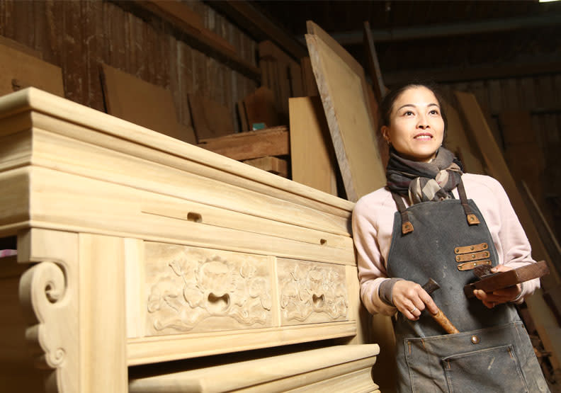 堂和木器廠女木匠師黃裕凰堅持「憨厚實在」的工匠精神。陳之俊攝