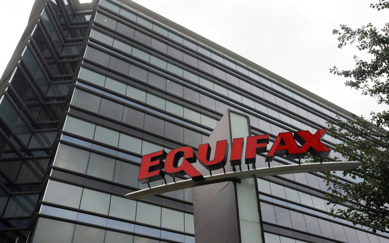Two Equifax executives step down - AP