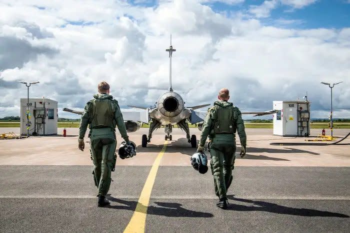 Schwedische Piloten auf der Flightline während einer Übung mit der US Air Force. - Copyright: Swedish Armed Forces