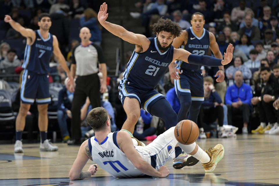 Memphis Grizzlies forward David Roddy (21) reacts as Dallas Mavericks guard Luka Doncic (77) falls to the court in the first half of an NBA basketball game, Monday, Dec. 11, 2023, in Memphis, Tenn. (AP Photo/Brandon Dill)