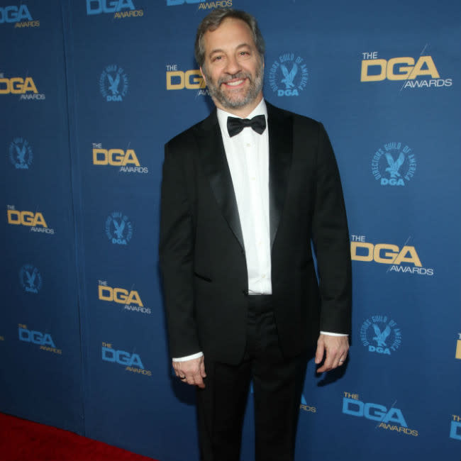 Judd Apatow se burló de la estatura de Tom Cruise en los premios DGA credit:Bang Showbiz