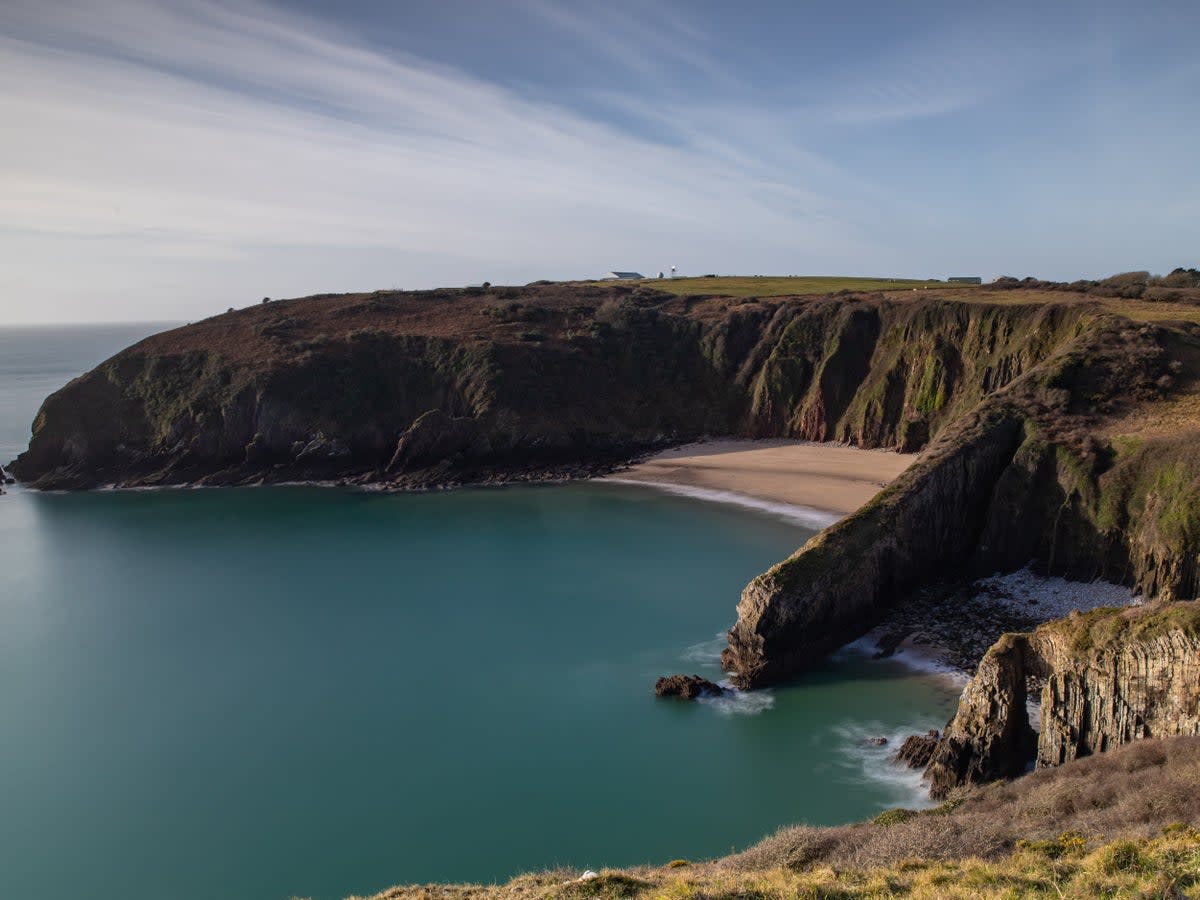 This secret Welsh beach is framed by dramatic cliffs (Getty Images/iStockphoto)