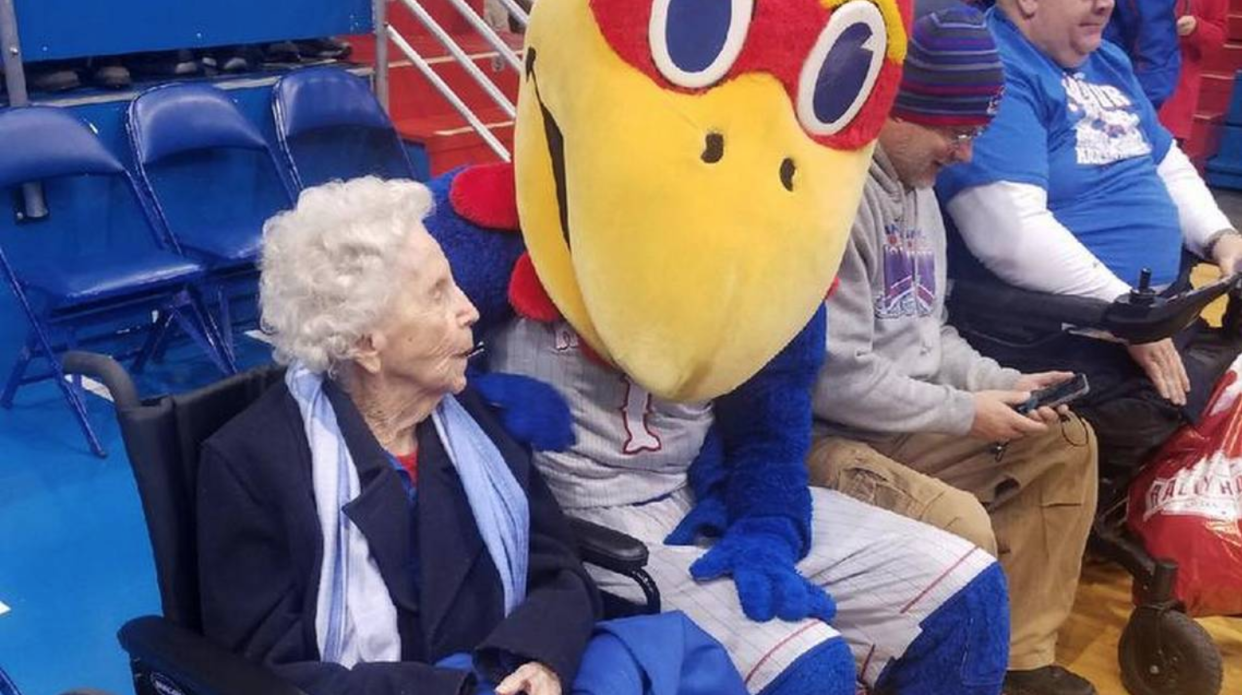 Ruby White meets a fan at KU. (Via KCStar)